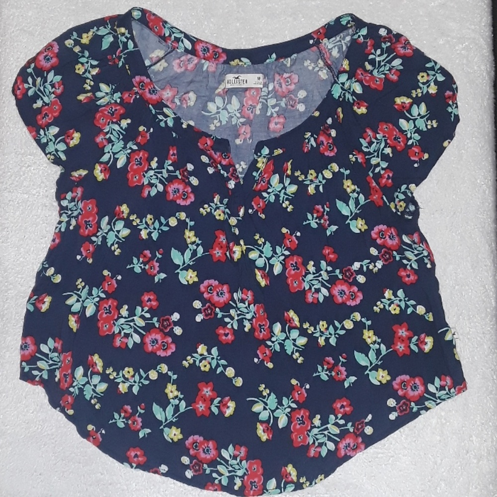 Hollister Floral Flare Rayon Top. Women's Size: Medium.